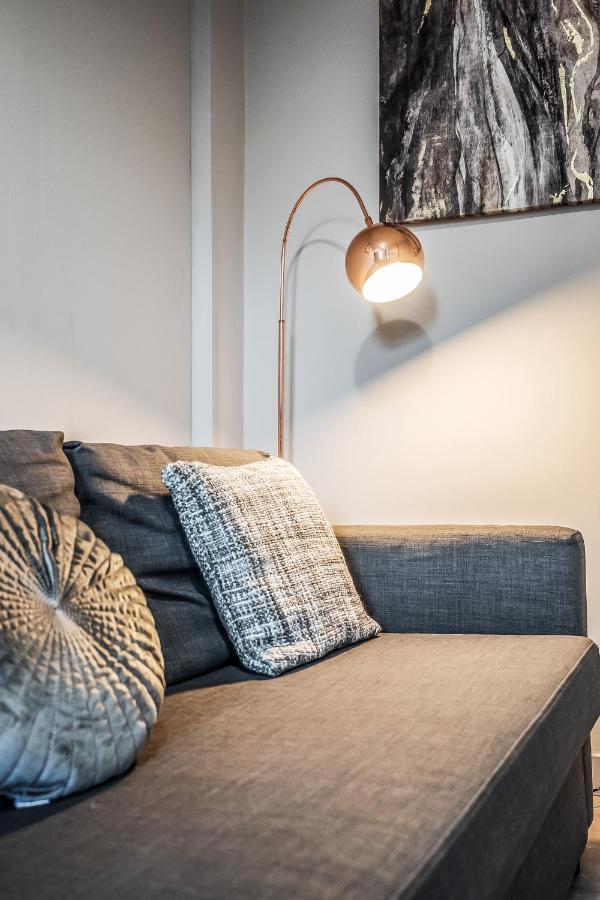 Private Ground Floor Main Door Entrance - Spacious 2 Bedroom Property - The Shore, Leith Edimburgo Exterior foto