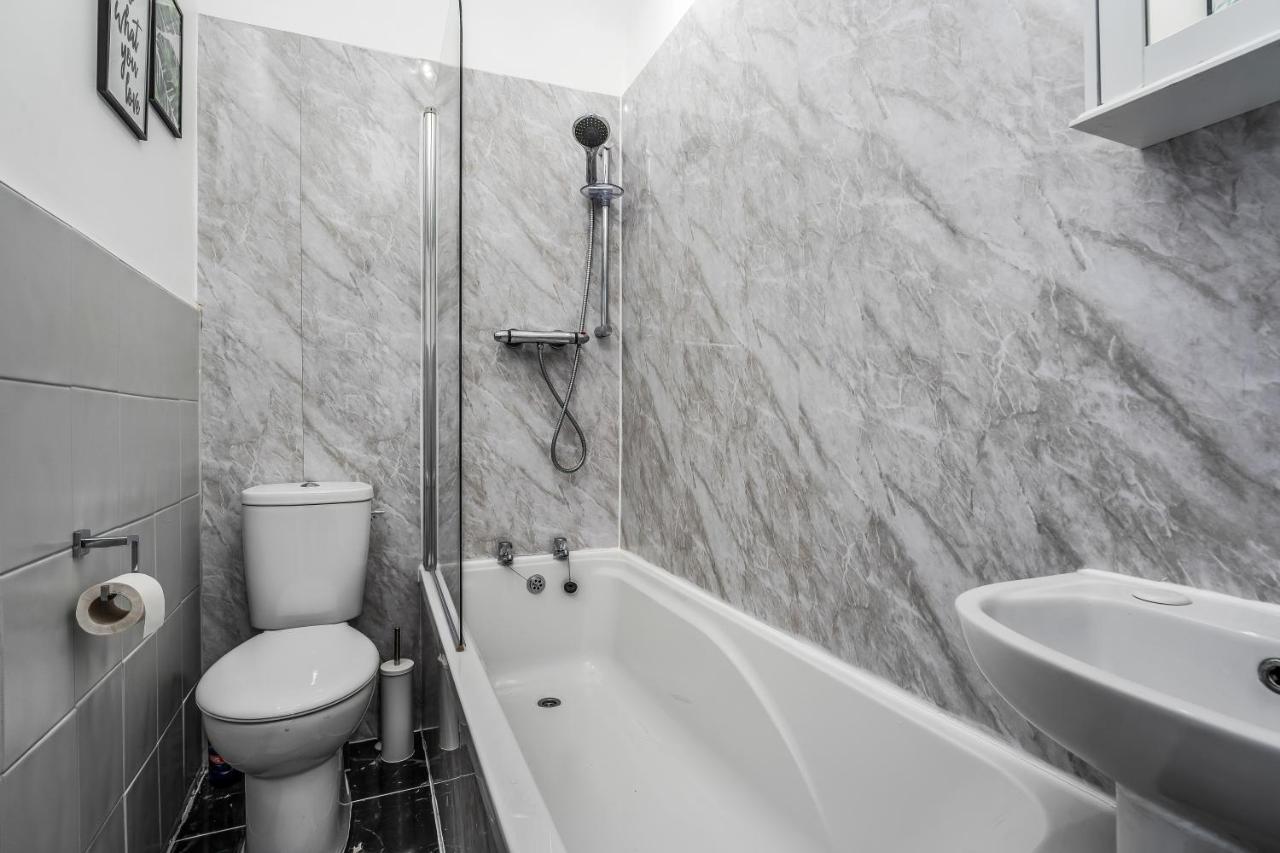 Private Ground Floor Main Door Entrance - Spacious 2 Bedroom Property - The Shore, Leith Edimburgo Exterior foto